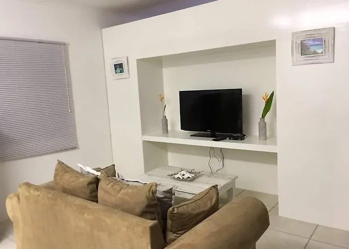 Red Coconut Self-catering * Baie Lazare (Mahe)